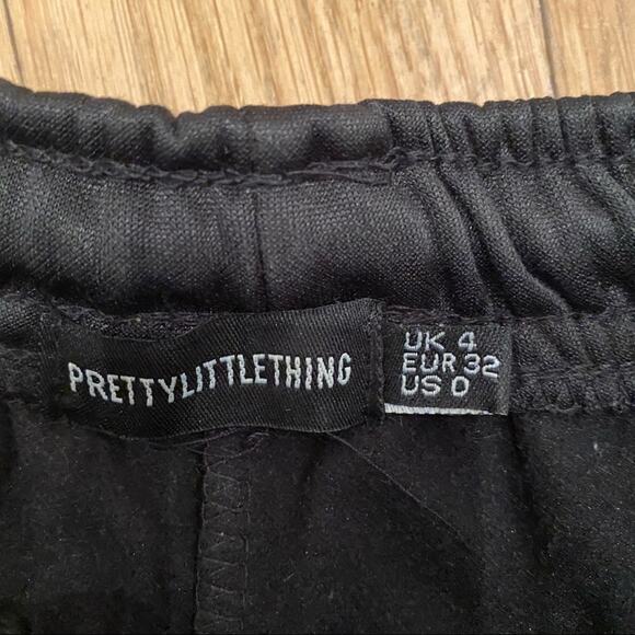 Pretty Little Thing Black Vertical Logo Shorts Size US0 - Picture 4 of 5
